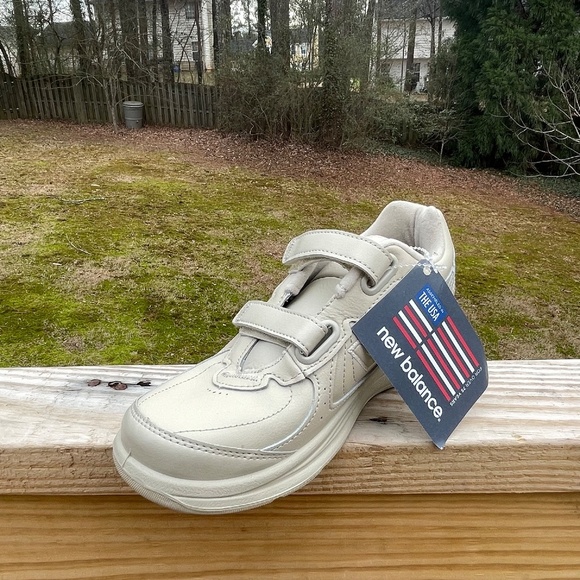 NWT- NEW BALANCE 577 WOMENS WALKING SHOES Size 7.5 - Picture 2 of 16